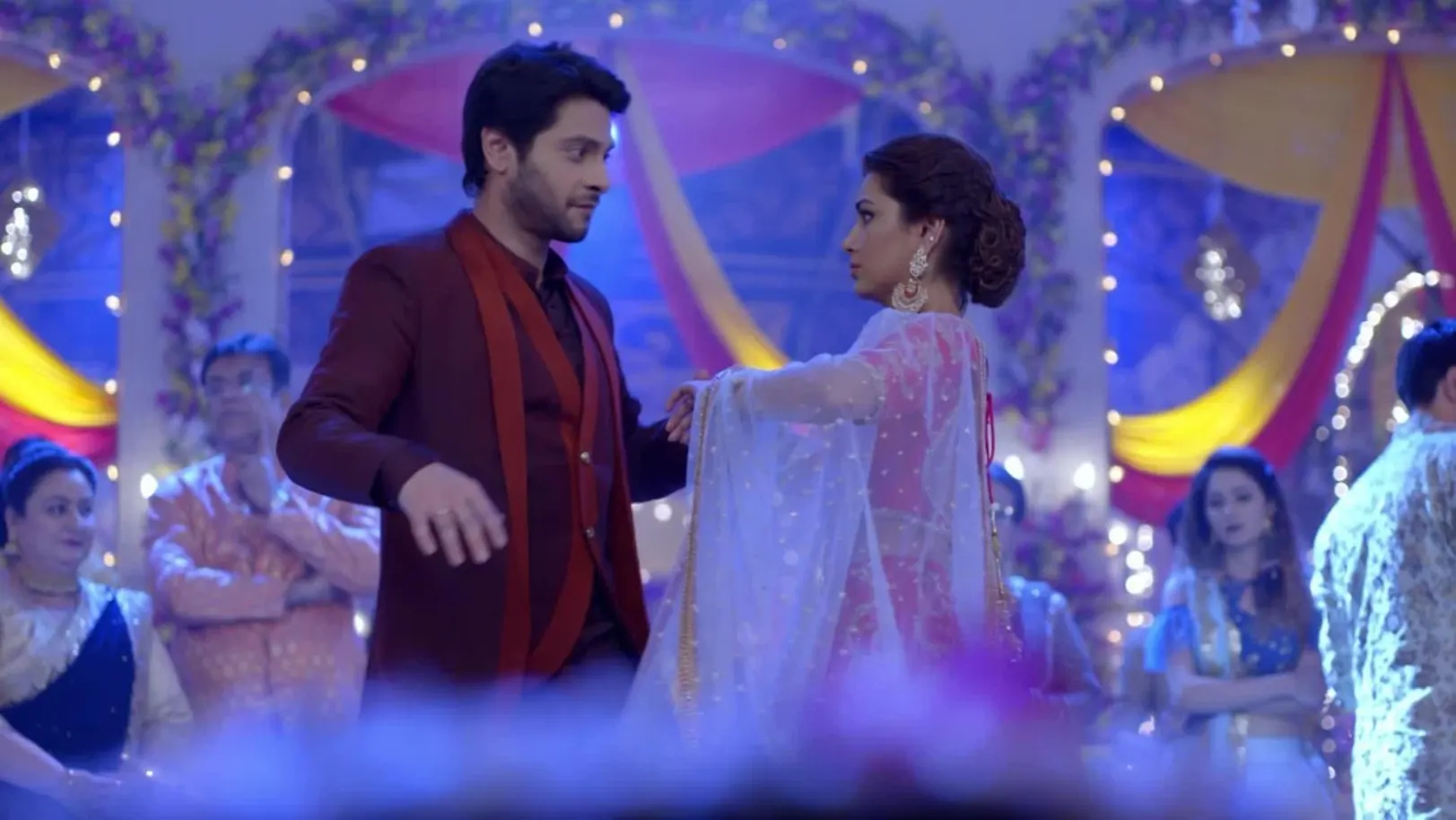 Pragya and King's romantic dance - Kumkum Bhagya Highlights 