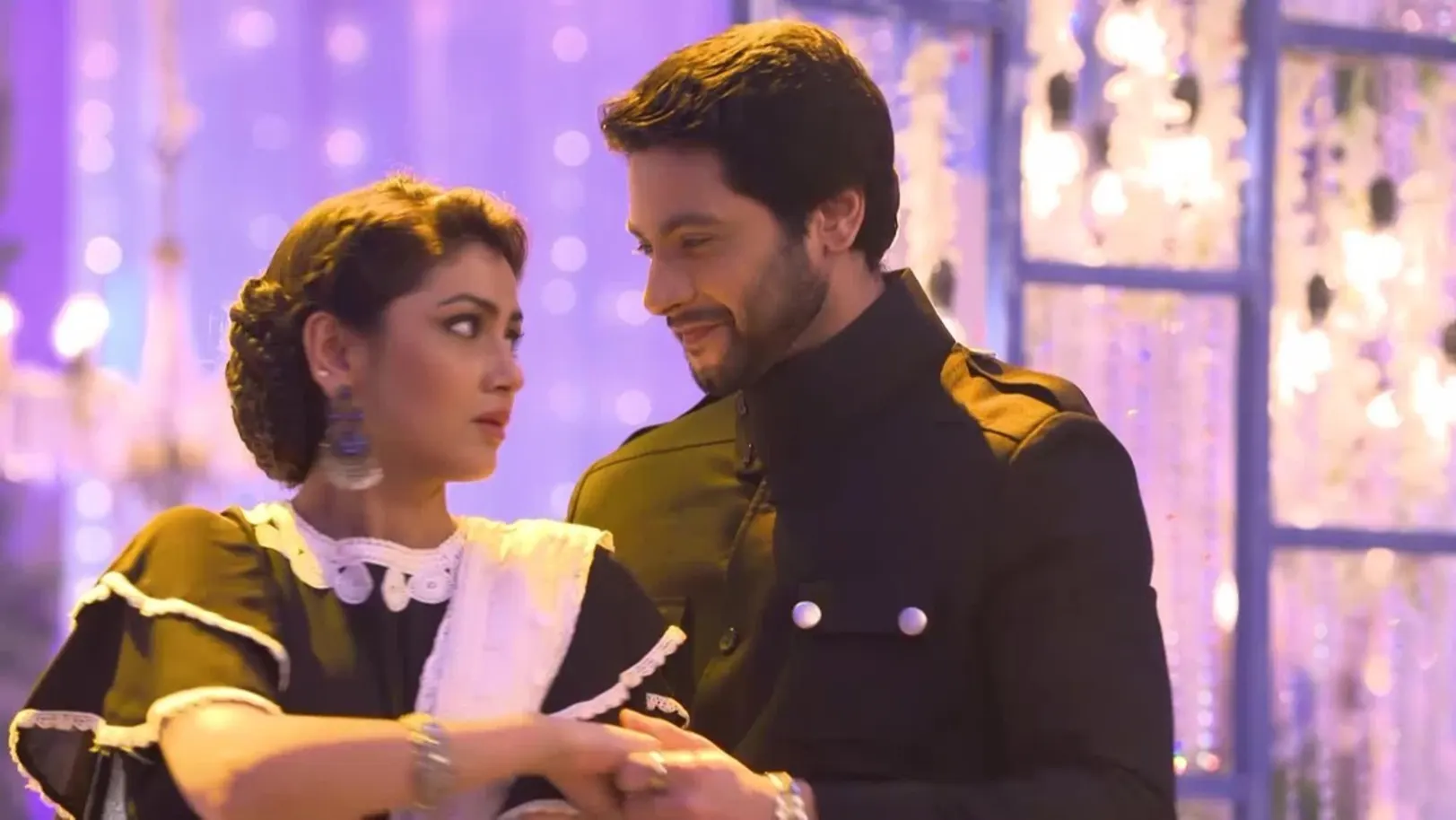 Abhi gets hurt seeing Pragya and King's dance - Kumkum Bhagya Highlights 