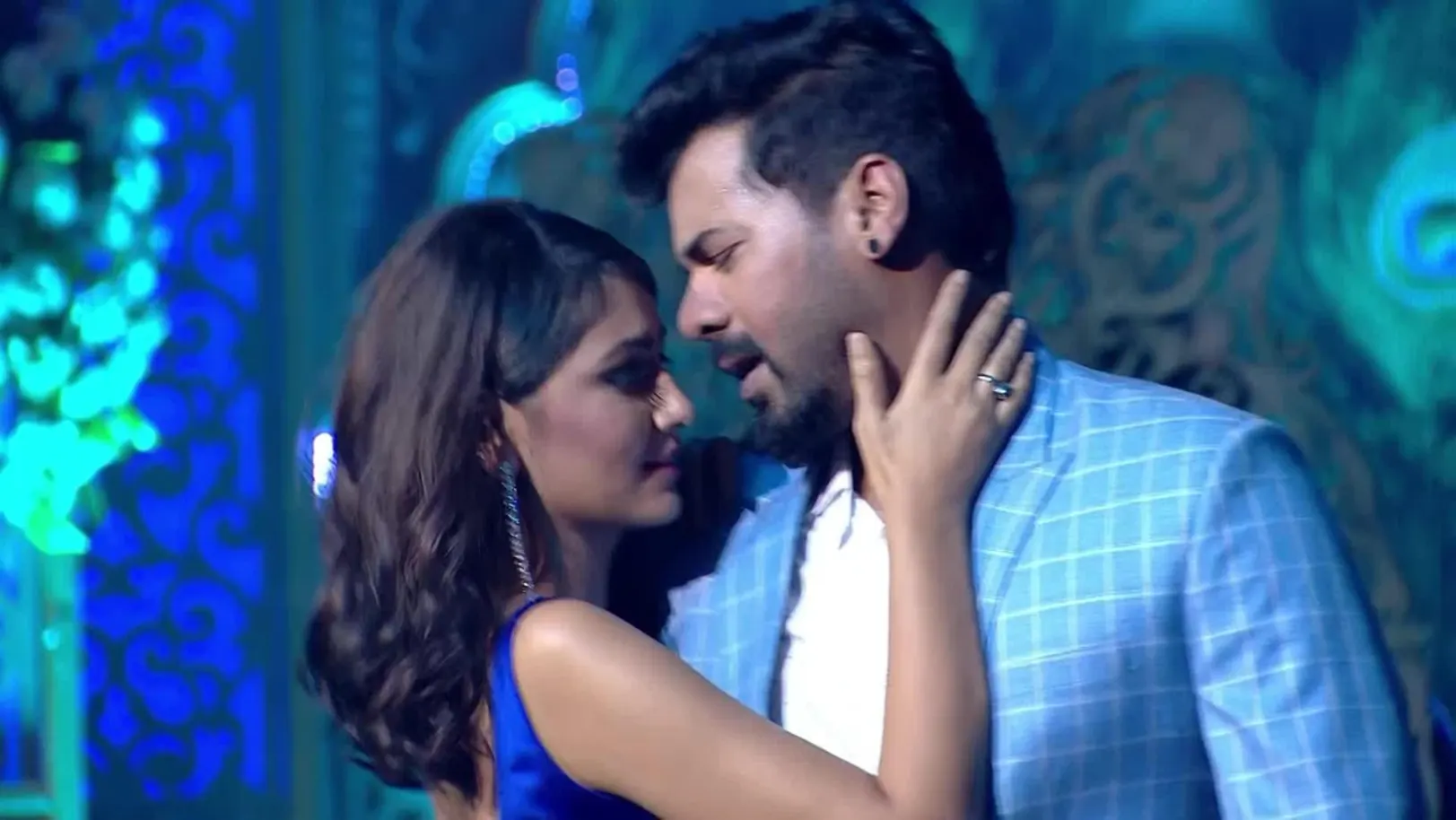 Abhi and Pragya's Romantic Dance Performance - Kundali Bhagya Highlights 
