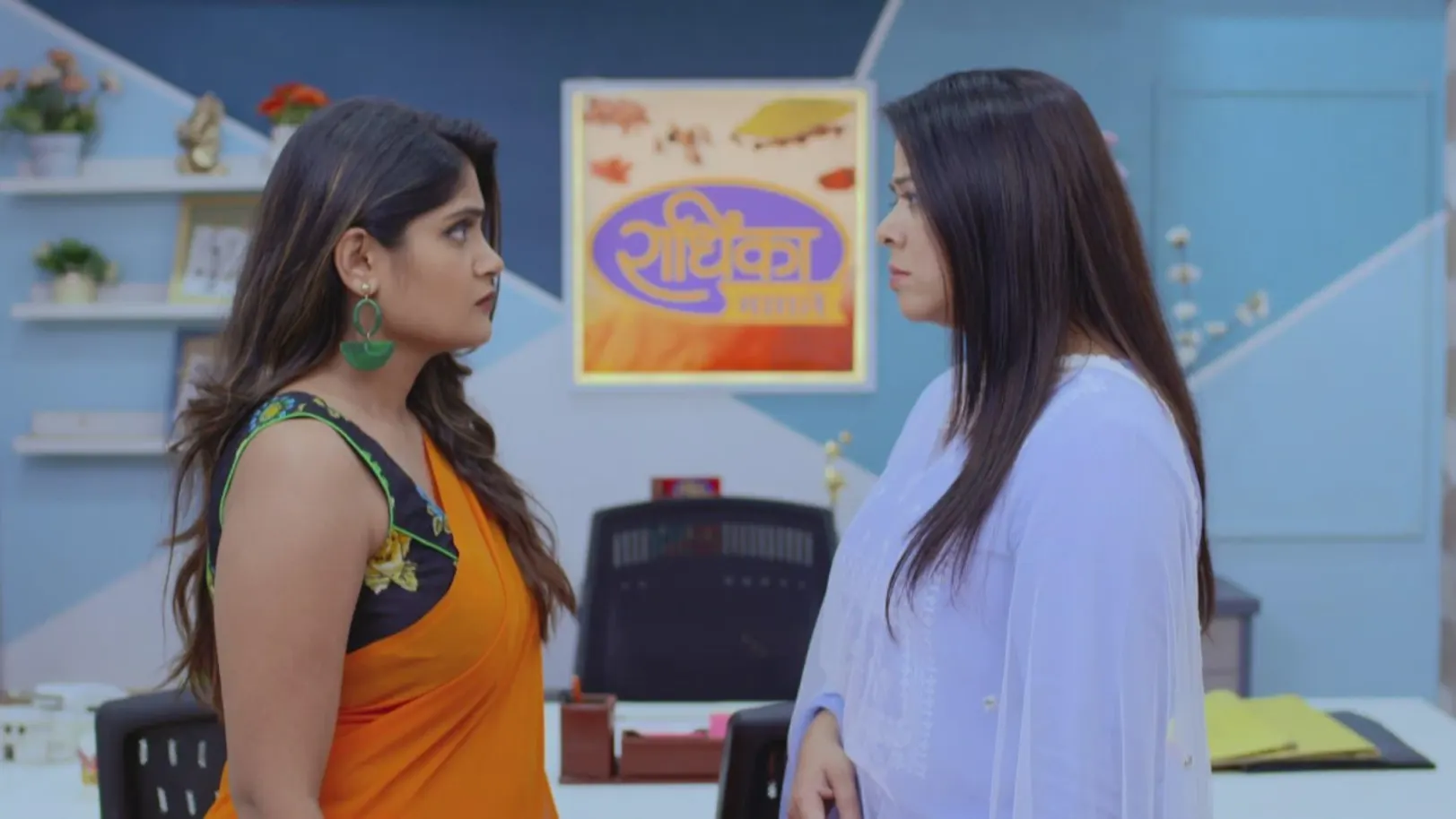 Radhika Humiliates Shanaya - Mazhya Navryachi Bayko Episode 1045