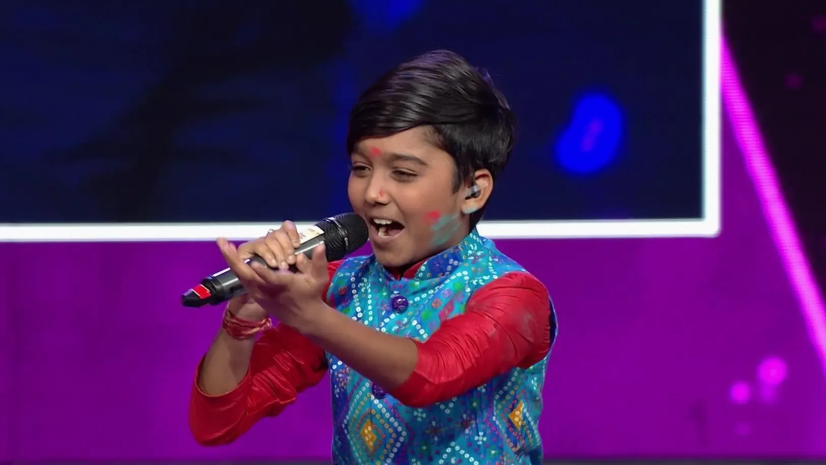 Shaan and Faiz engage in a mimicry competition