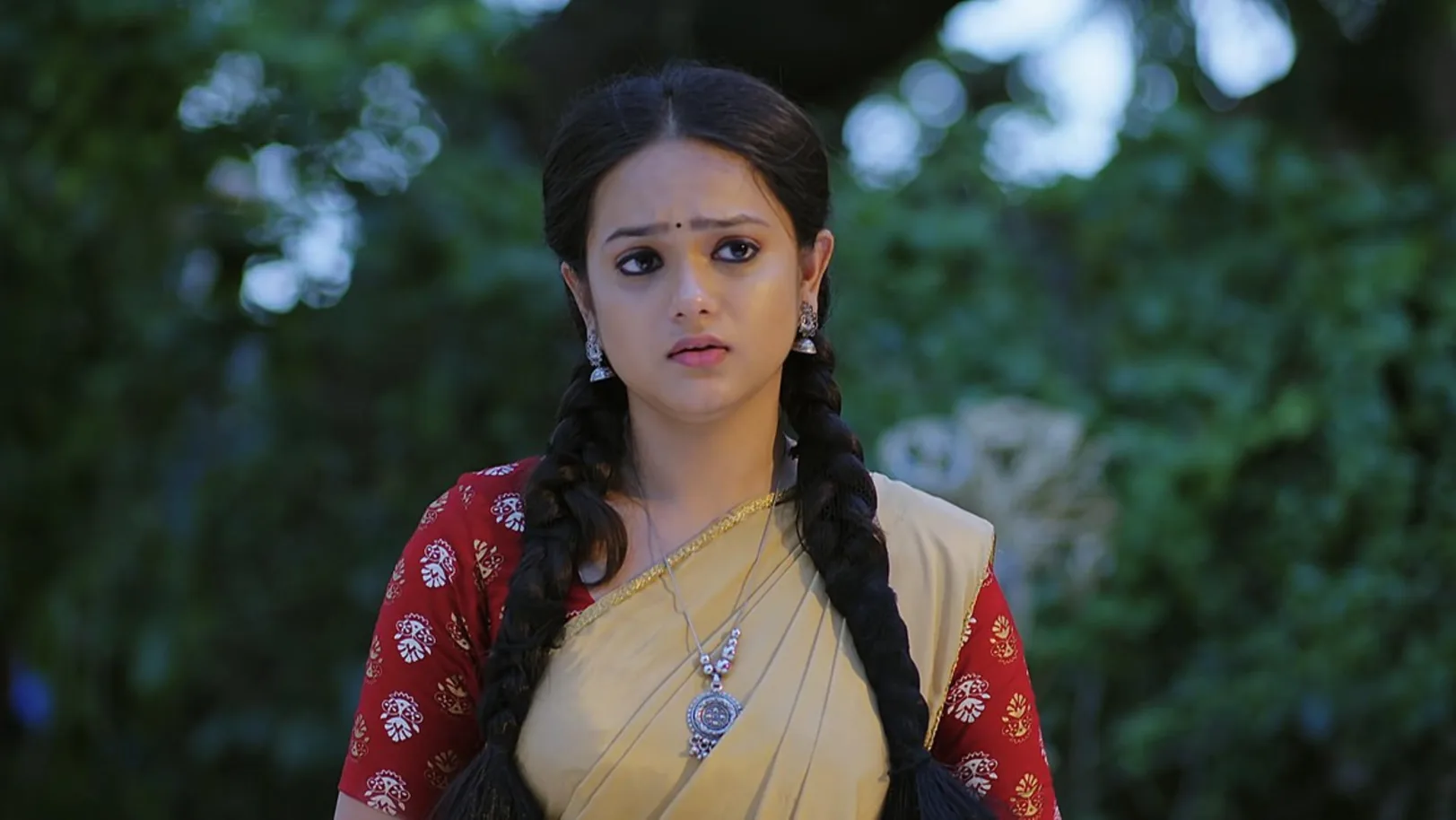 Nayani prepares for her journey - Trinayani 