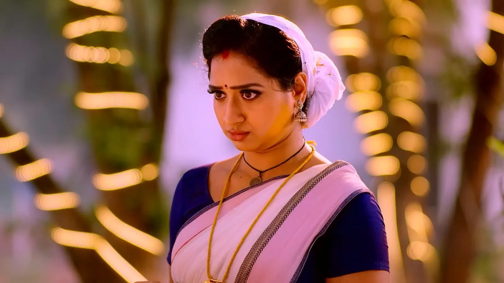 Trinayani's Talks Irritate Vishal 15th April 2021 Webisode
