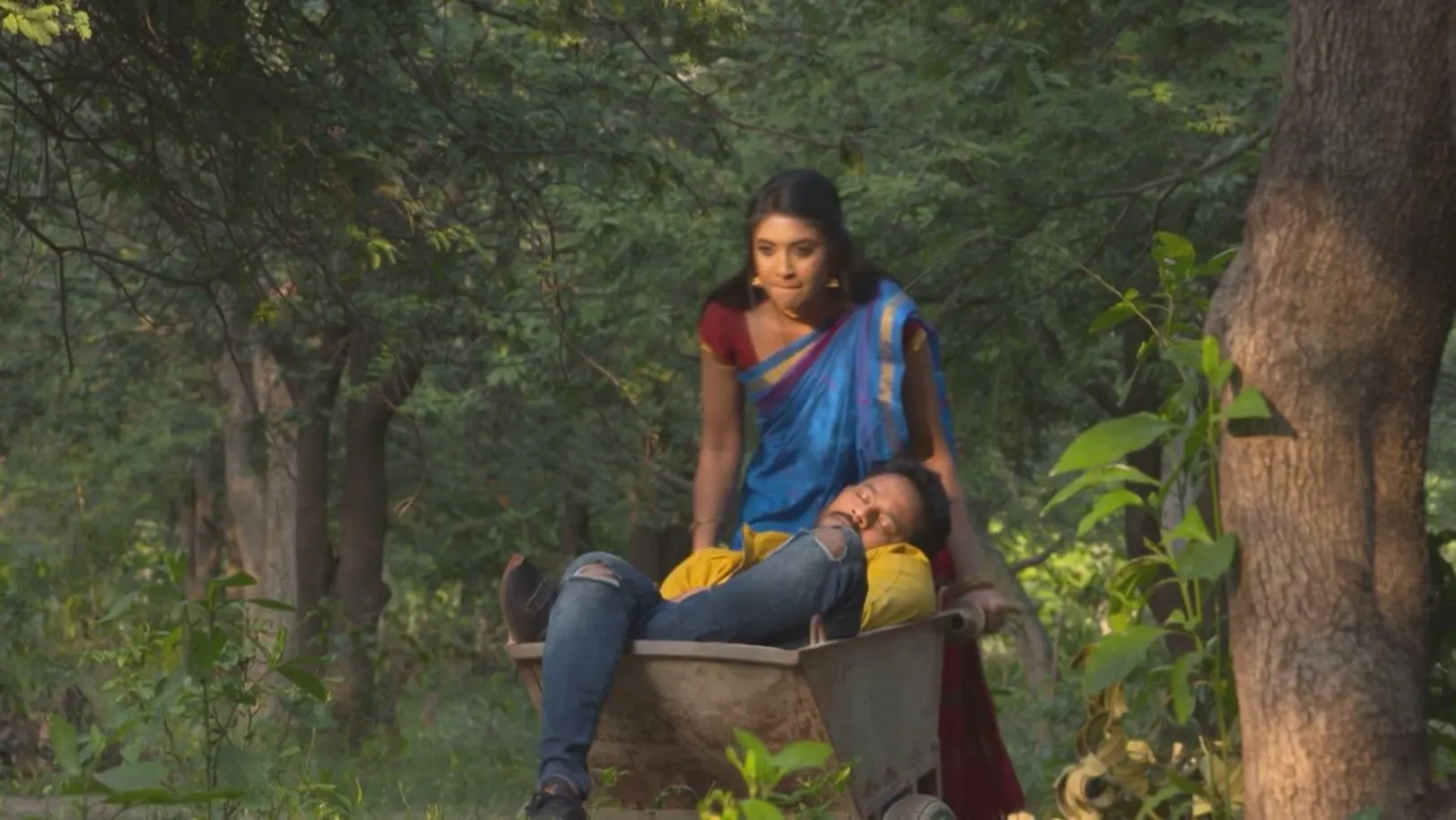 Vasundhra saves Arjun 