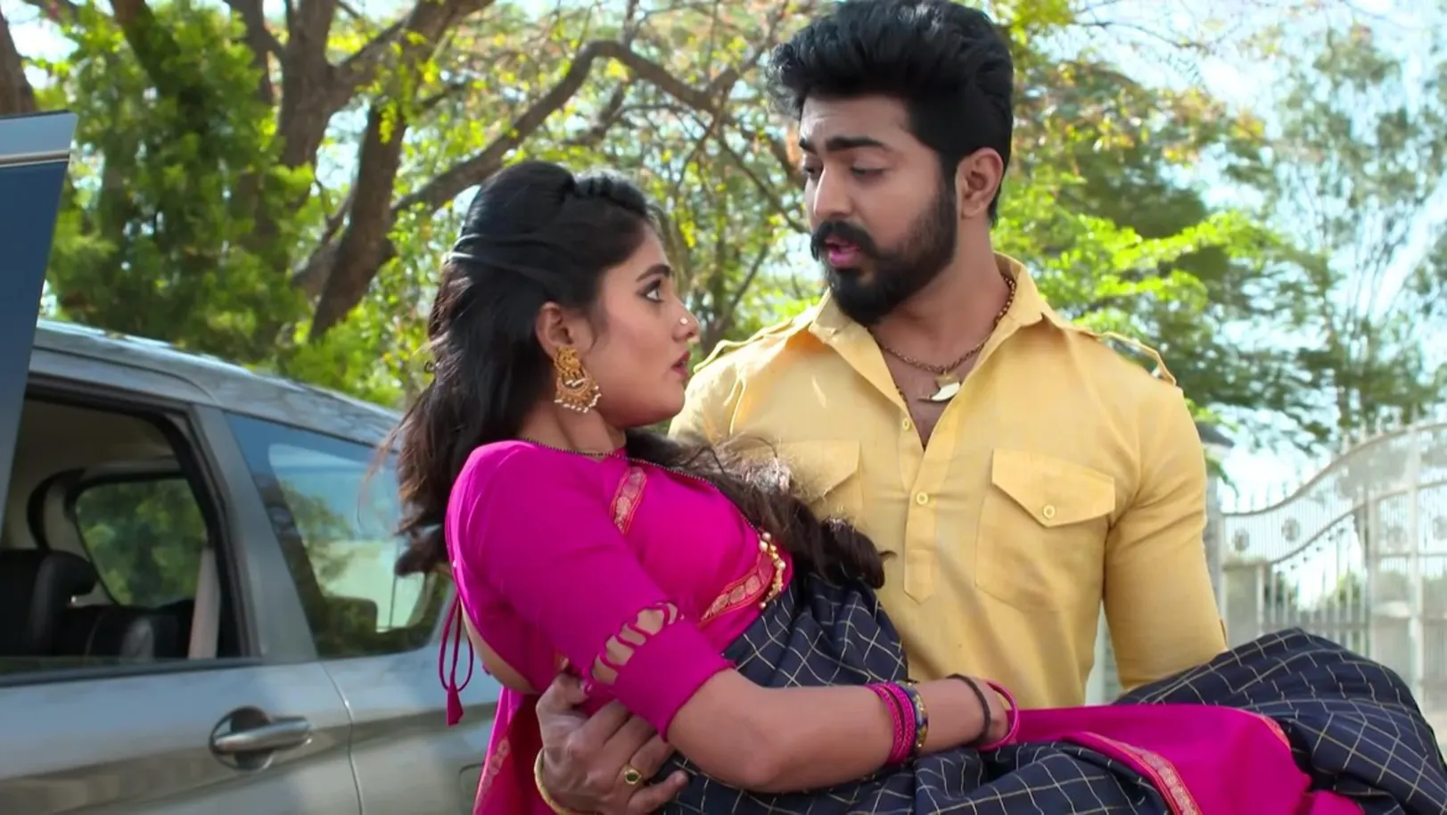 Akshara lets Aravind sleep on the bed 