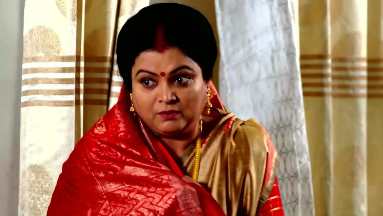 Bhadra steals jewellery - Hey Prabhu 