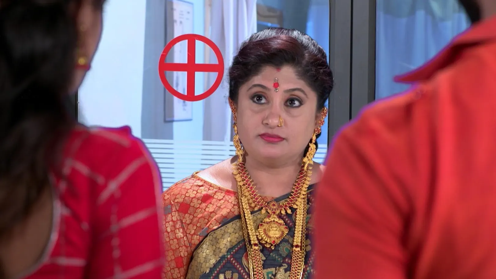Akshara signs on divorce papers - Radhamma Kuthuru 