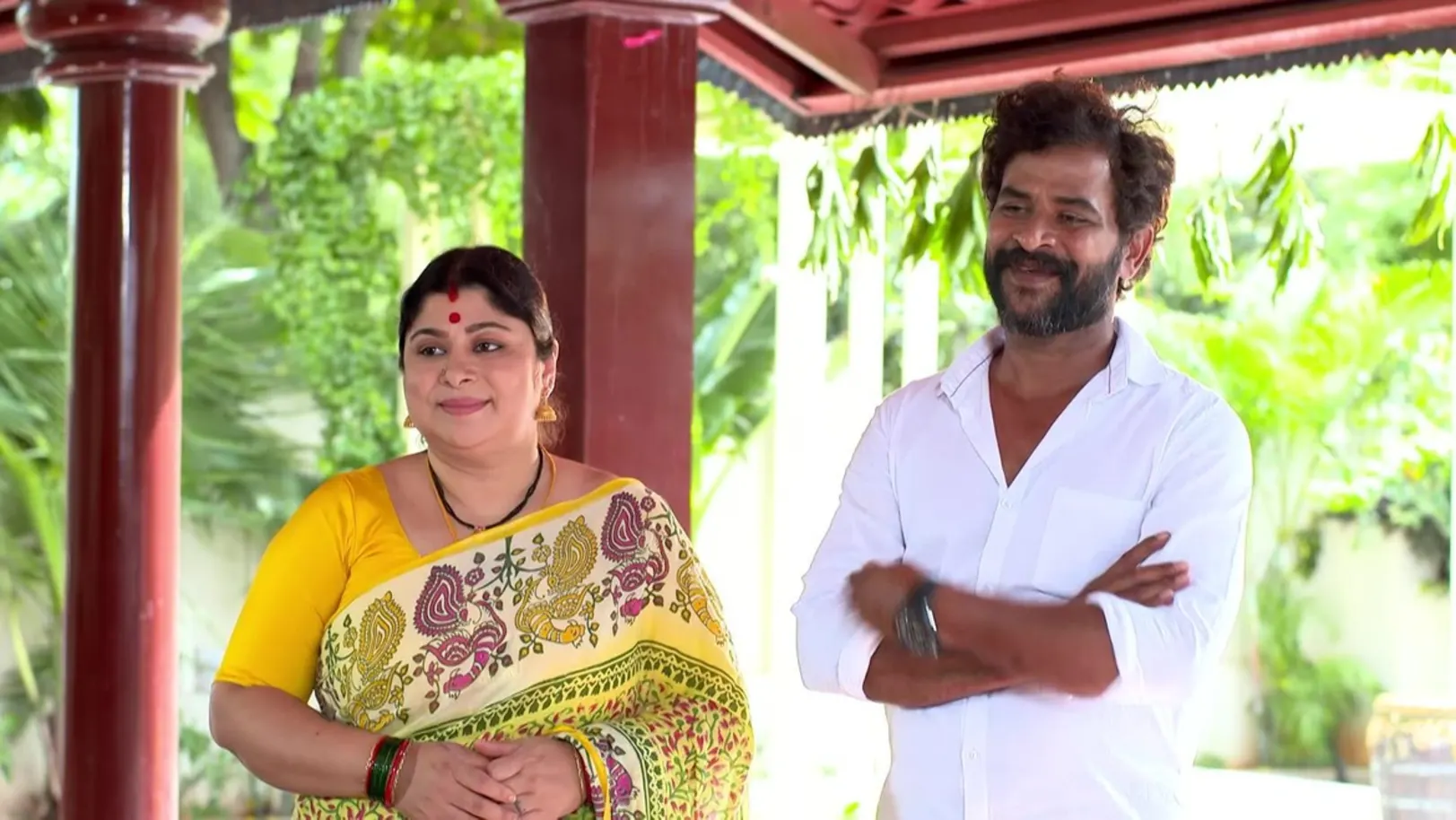 Gopal's daughters tie 'rakhis' to Subbu 