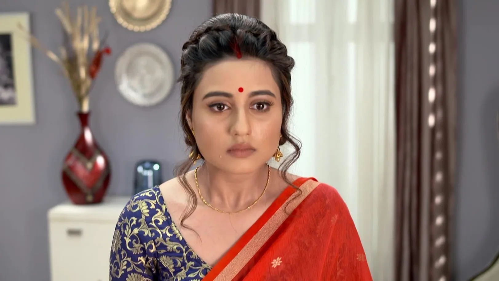 Karna blames Radhika - Ki Kore Bolbo Tomay 