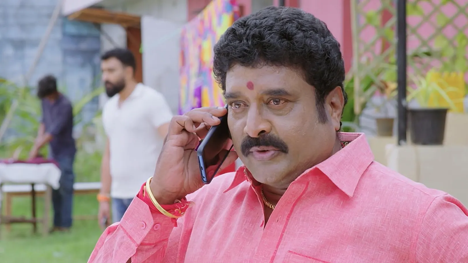 Arya overhears Raghupati - Prema Entha Madhuram 