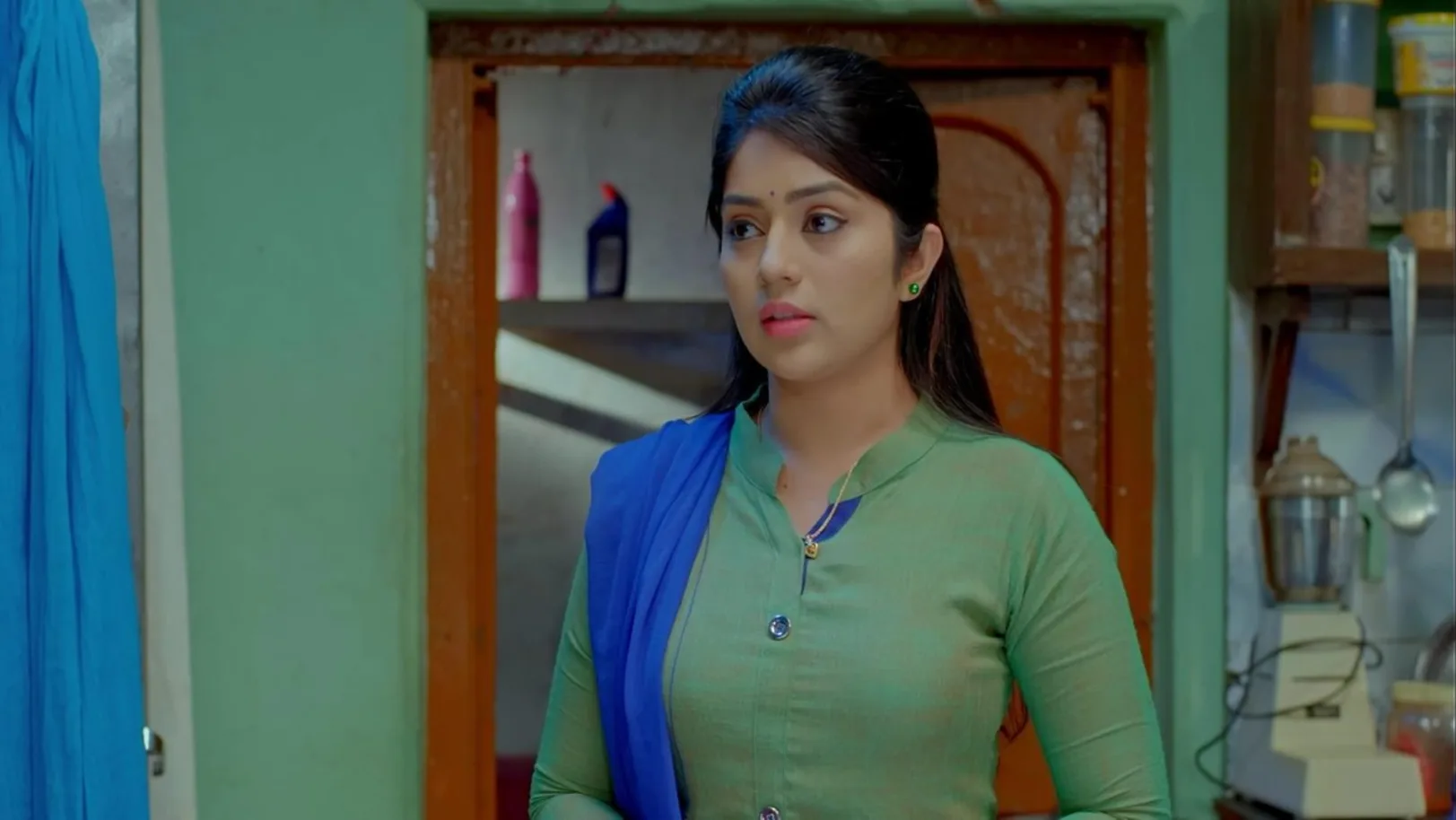 Anu asks Subbu about Rajnandini sarees's sales 