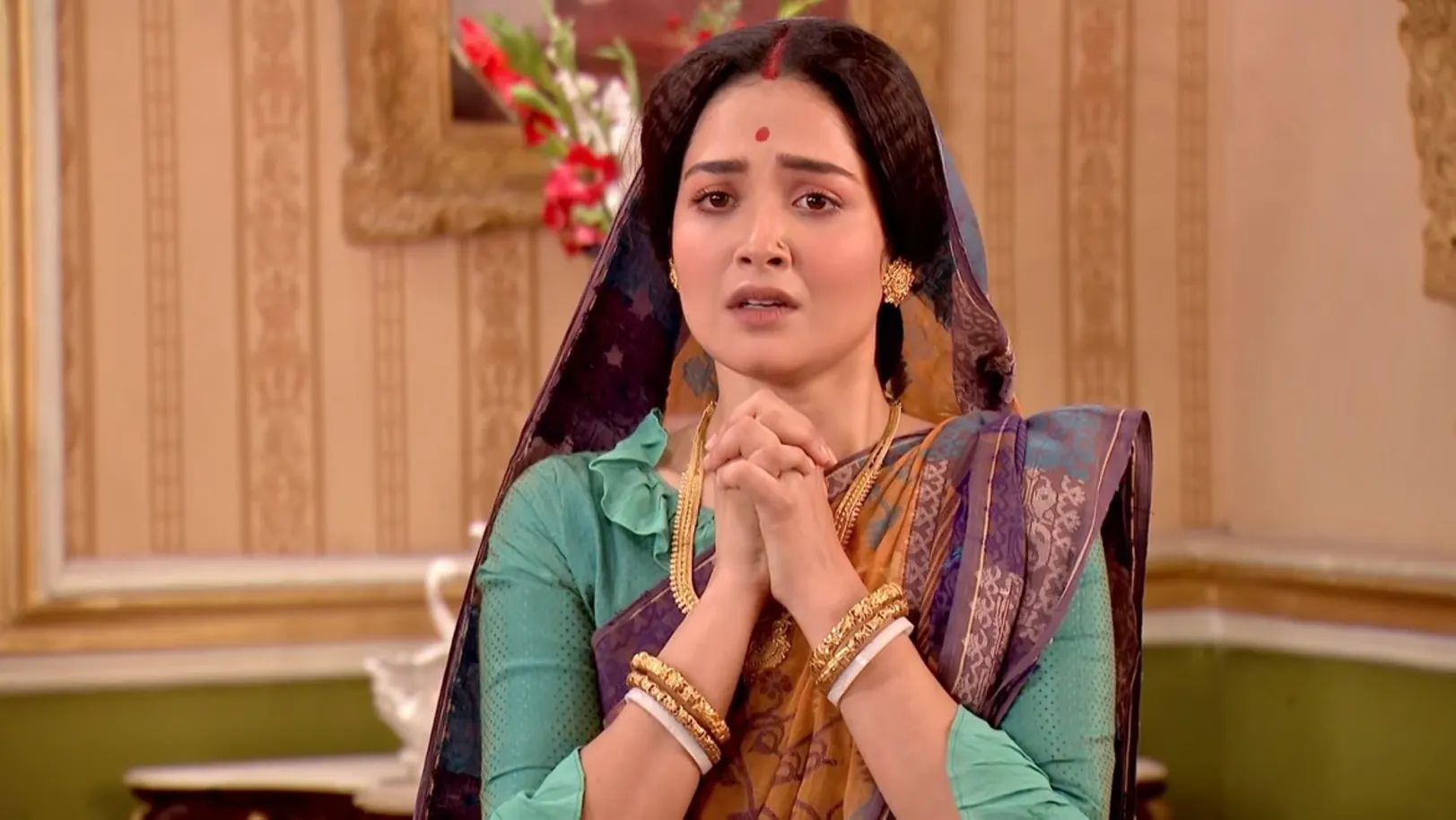 In episode 1186 of Rani Rashmoni, Raghob asks Doyal to talk to Nistarini separately and solve the problem. Enjoy the full episode only on ZEE5. 26th January 2021 Webisode