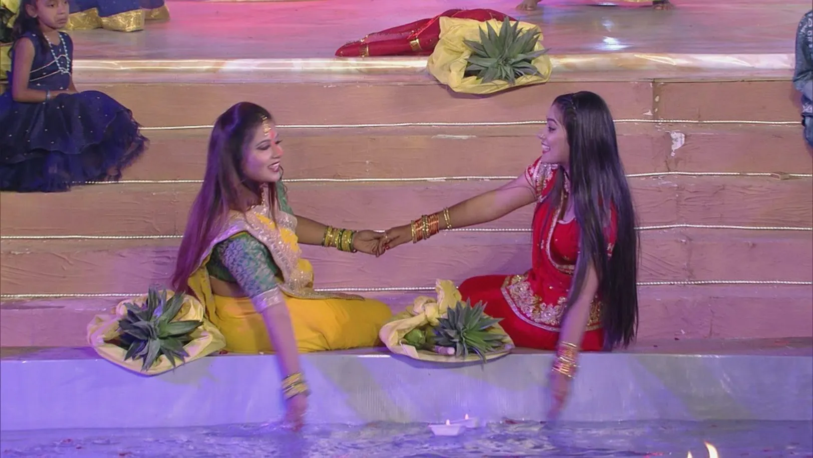 Nidhi Jha and Shyamali Srivastava's performance 