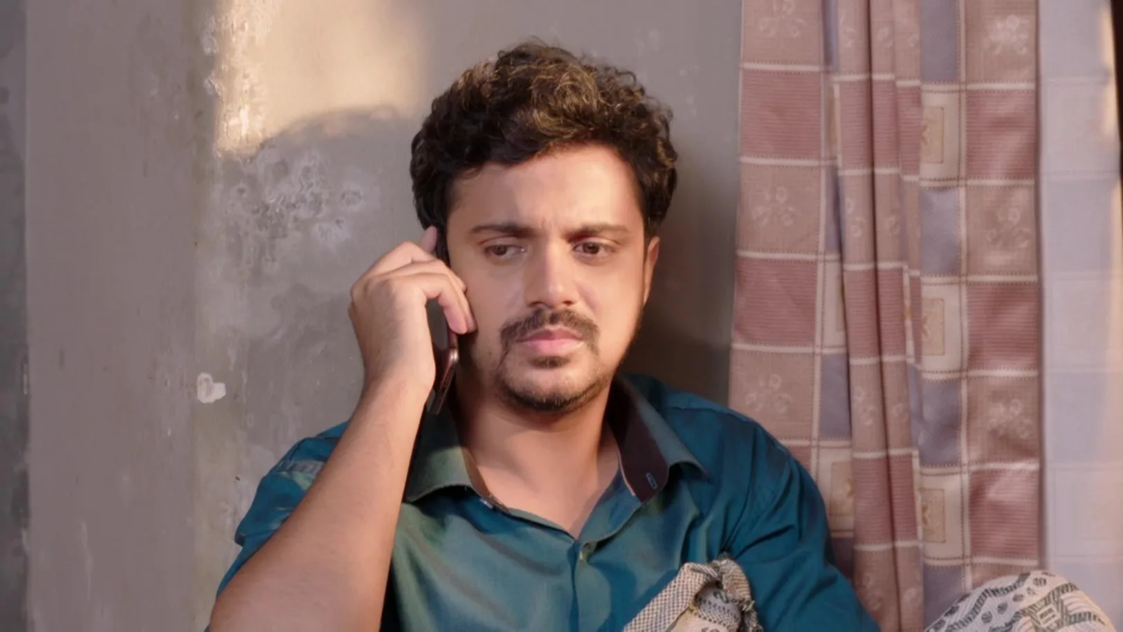 Joshi tells Aditya to come urgently - Majha Hoshil Na 