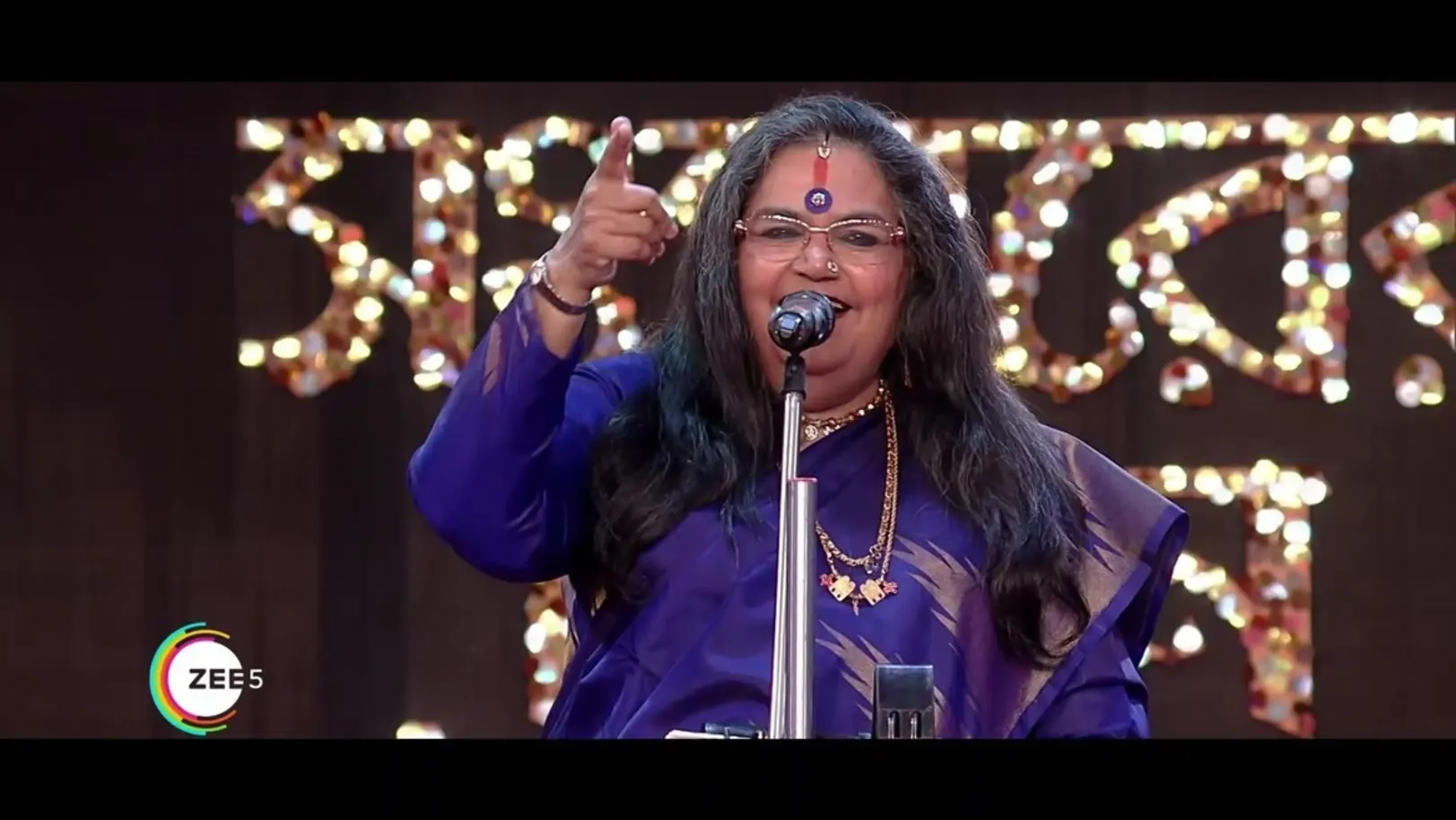 Usha Utthup's rocking performance - Zee Bangla Sansar Milan Utsab 