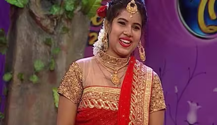 Ishita and Vibhasini impress the judges with their henna designs - Rajo Queen