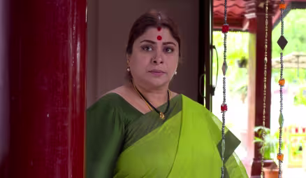 Aravind exposes Shruti - Radhamma Kuthuru