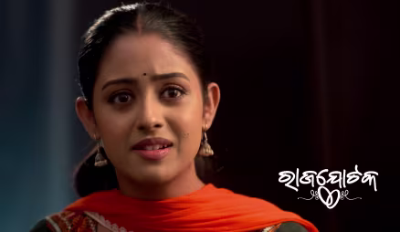 Pari Helps Rishi Prepare the Drama Set