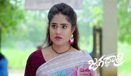 Jagadhatri and Kedar Come Across a Mental Asylum