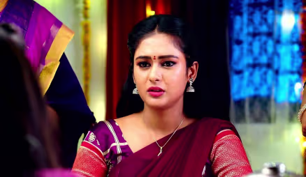 Meenakshi’s Presence Angers Samrat