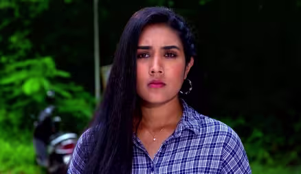 Diya Threatens Karthi