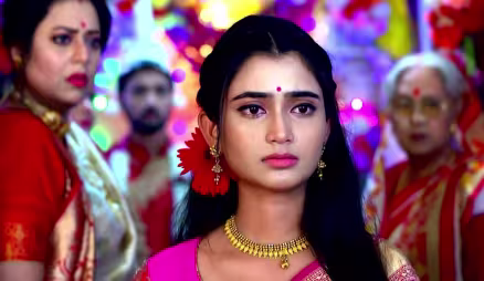 Jagadhatri Meets Mehendi’s Groom Utsav