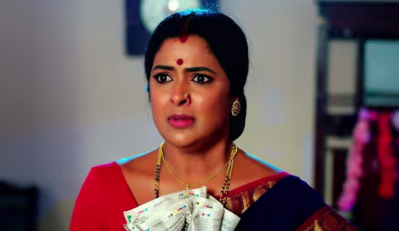 Aadhya Escapes to the Railway Station