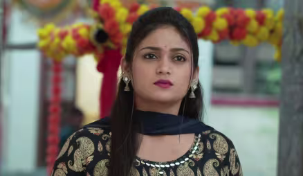Sarika Confesses Her Love to Vikrant