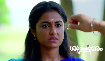 Akhil Befriends Shyama