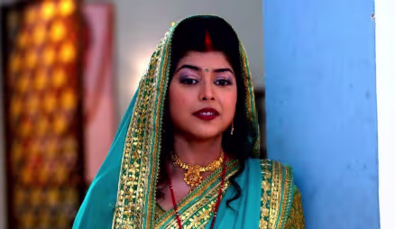 Meenakshi Adds Spice to the Milk for Bablu