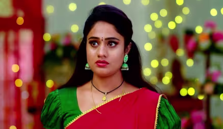 Jagadhatri Retrieves the Jewellery from Dinesh