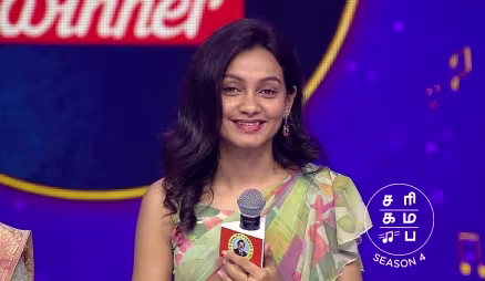 Jaya Bhargavi Sings ‘Katre En Vasal Vandhai’