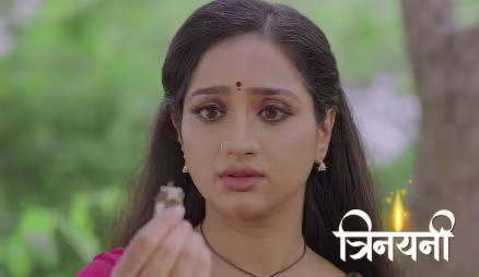 Tilottama Breaks Gayatri's Photo
