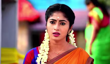 Aarti Treats Karthik Like a Stranger