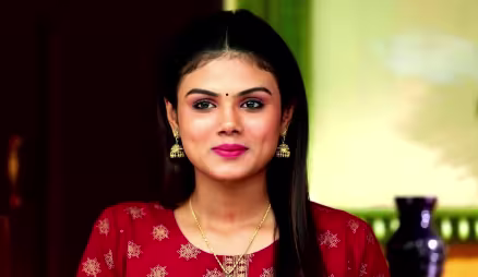 Aarti Frowns on Seeing Vanathi's Sari