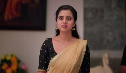 Abhimanyu Introduces Gouthami to Ramadevi