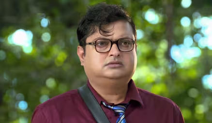 Paban Recites Geeta Verses to Bhogoban