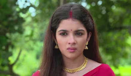 Deepa Warns Bonolata about the Moneylender