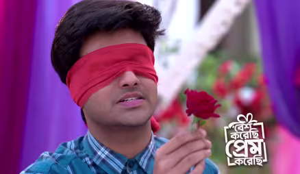 Swayam Kneels before Jui to Propose