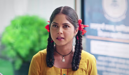 Kamali Prepares to Play Her Kabaddi Match