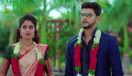 Jagadhatri and Kedar Pose as a Married Couple