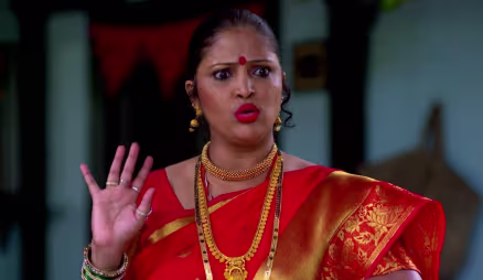 Purva's Father-in-law Desires Kaveri