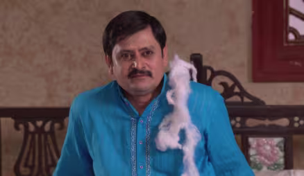 Vibhuti gives Angoori a transmitter for safety - Bhabi Ji Ghar Par Hai