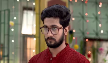 Urmi Rectifies Satyaki's Mistake