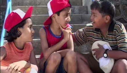 The children have fun on the trip - De Dhamal