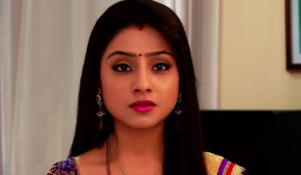 Urmi Prepares for a Trip to Goa