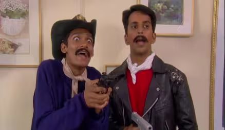 Zampya calls security guards for uncle - De Dhamaal