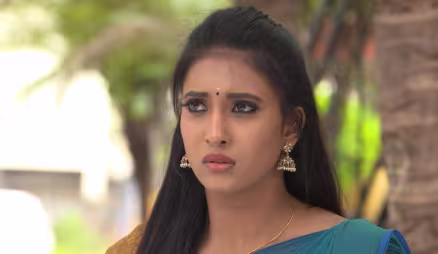 Elakkiya talks ill about Vasundhara - Gokulathil Seethai