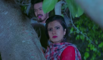 Trishul saves Shivani from danger - Naagini 2