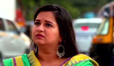 Momo praises Omkar - Yeu Kashi Tashi Me Nandayla